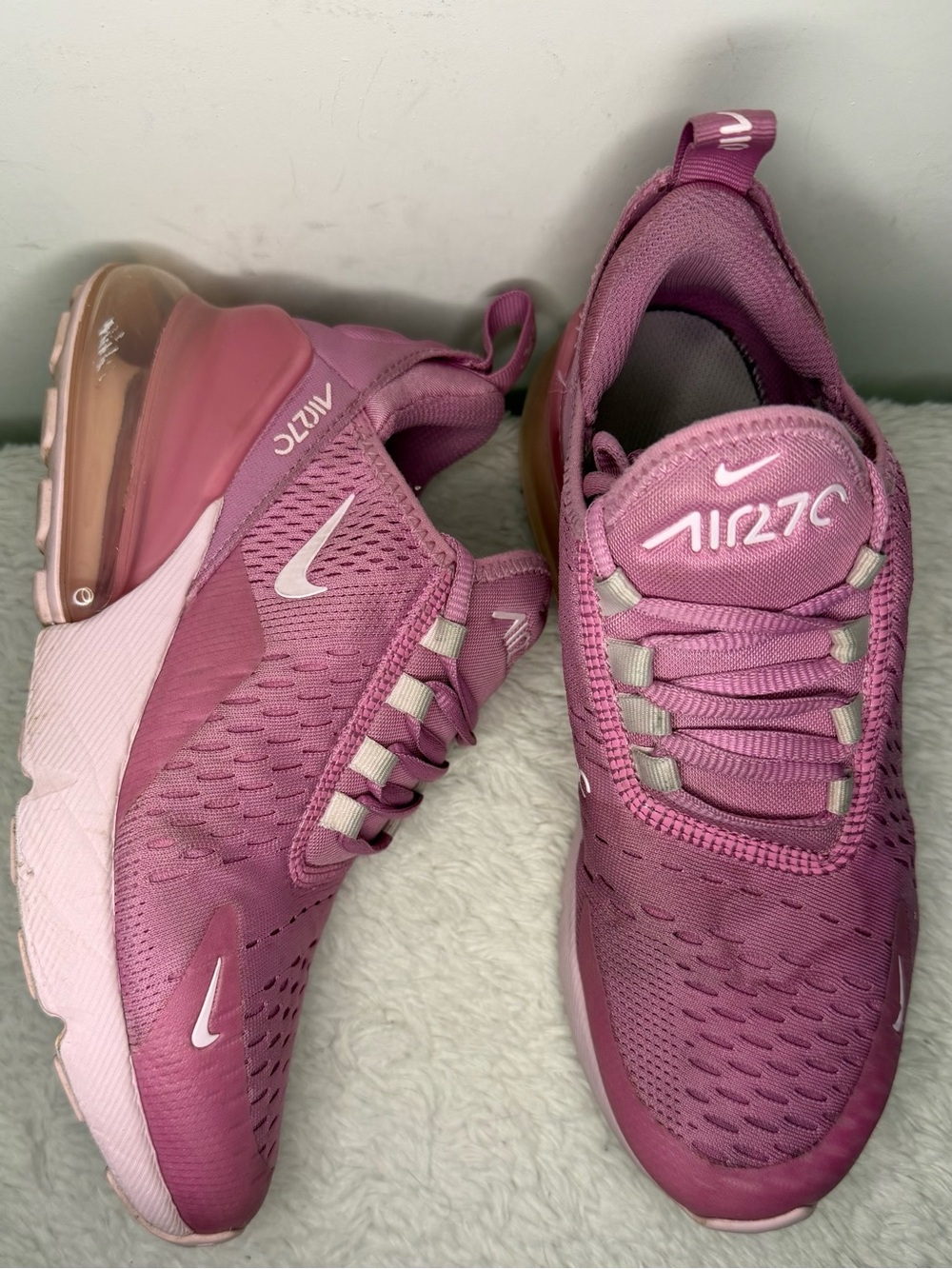 Nike Air Max 270 Women's Sneakers - Pink
